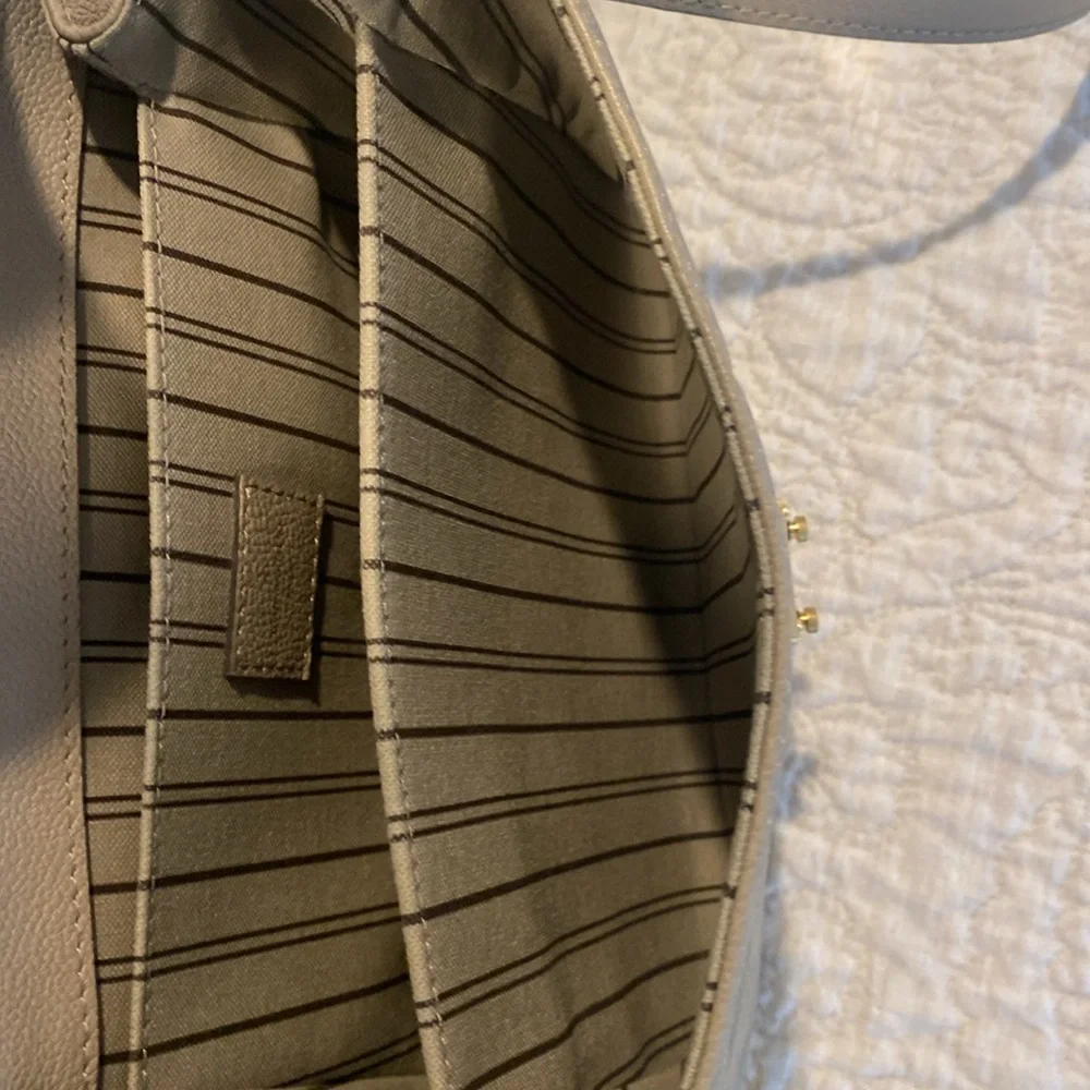 Louis Vuitton Pochette Metis Monogram Women Bag